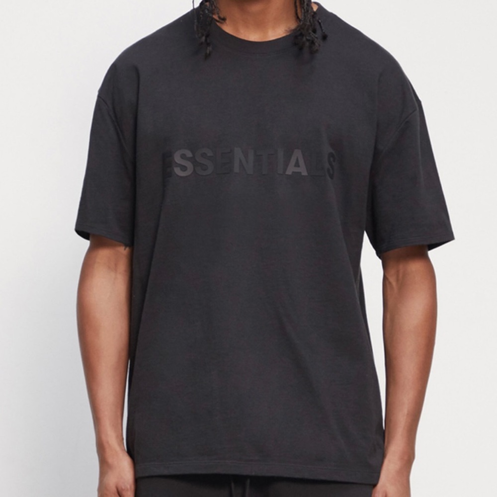 ESSENTIALS BLACK TSHIRT